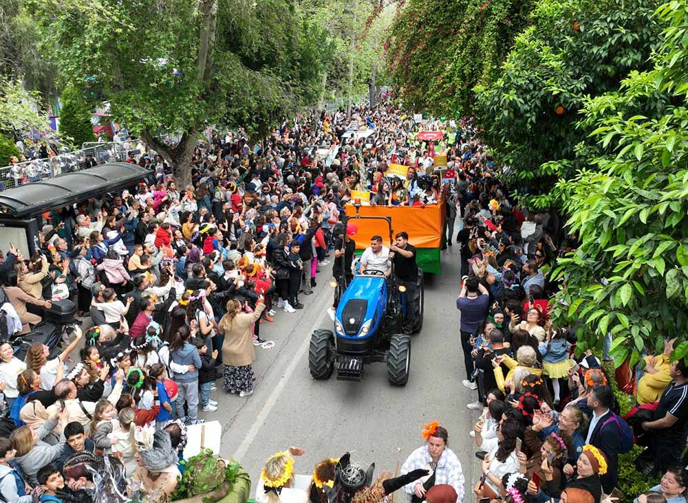 Çukurova Üniversitesi Uluslararası Öğrencileri Uluslararası Portakal Çiçeği Karnavalı’nda